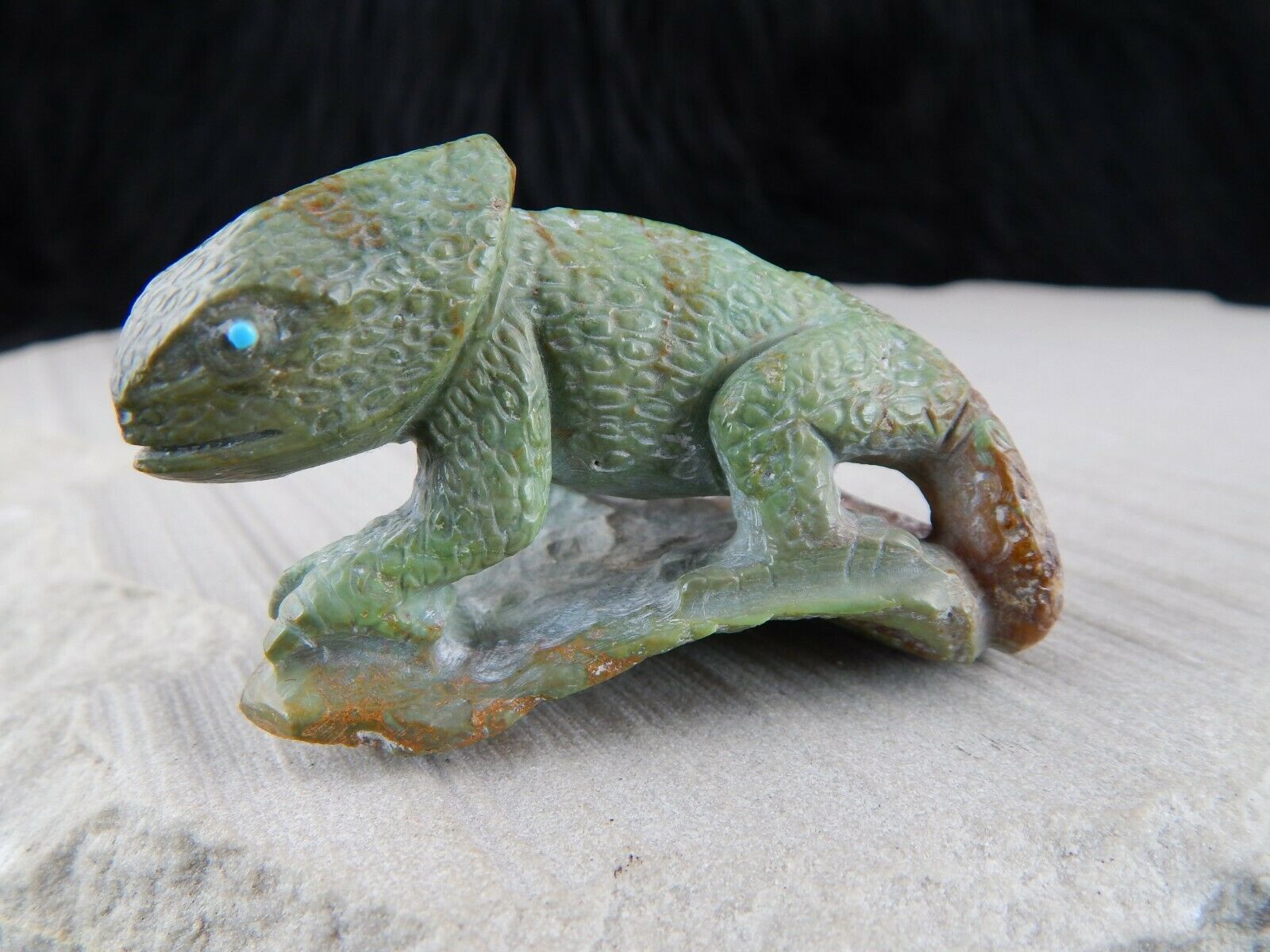 Chameleon Zuni Fetish Carving - Derrick Kaamasee - High Lonesome Trading