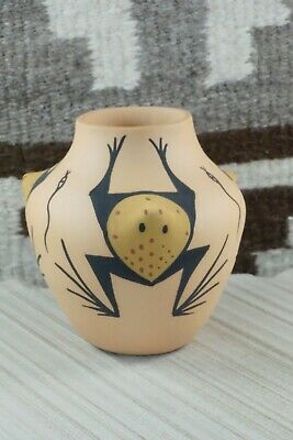Zuni Pottery - Tara Edaakie