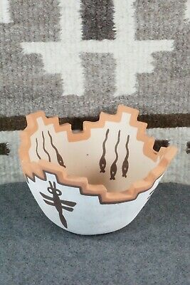 Zuni Pottery - Faylene Gchachu