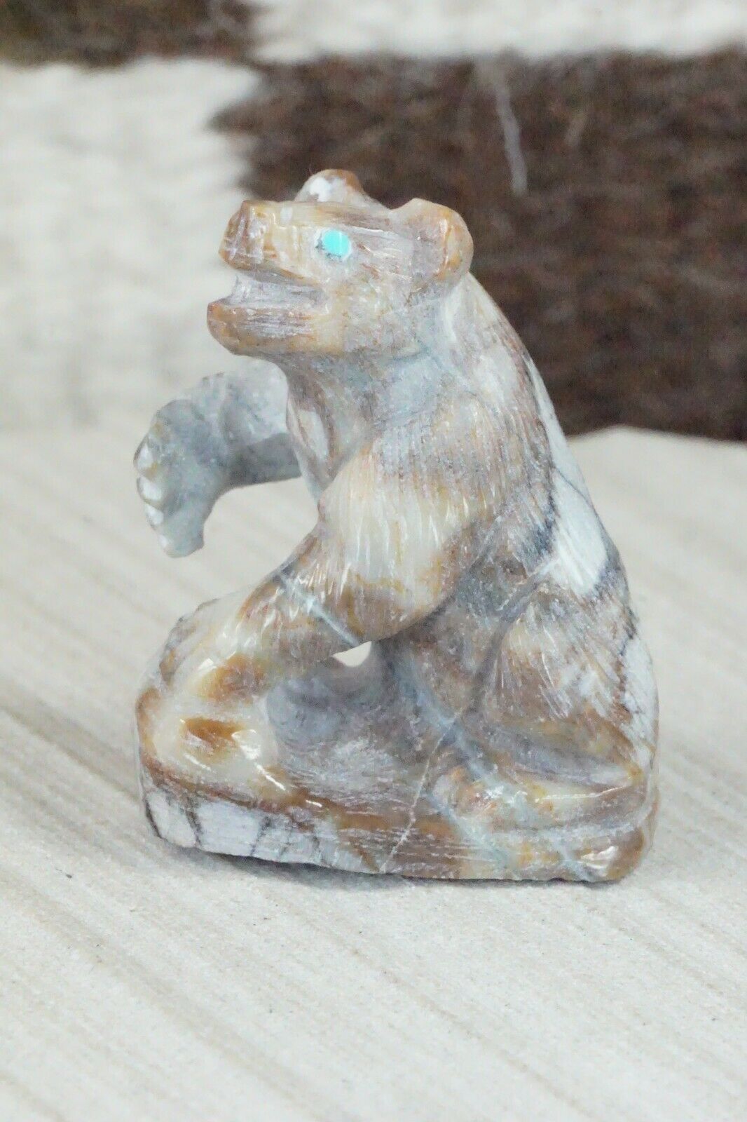 Bear Zuni Fetish Carving - Derrick Kaamasee
