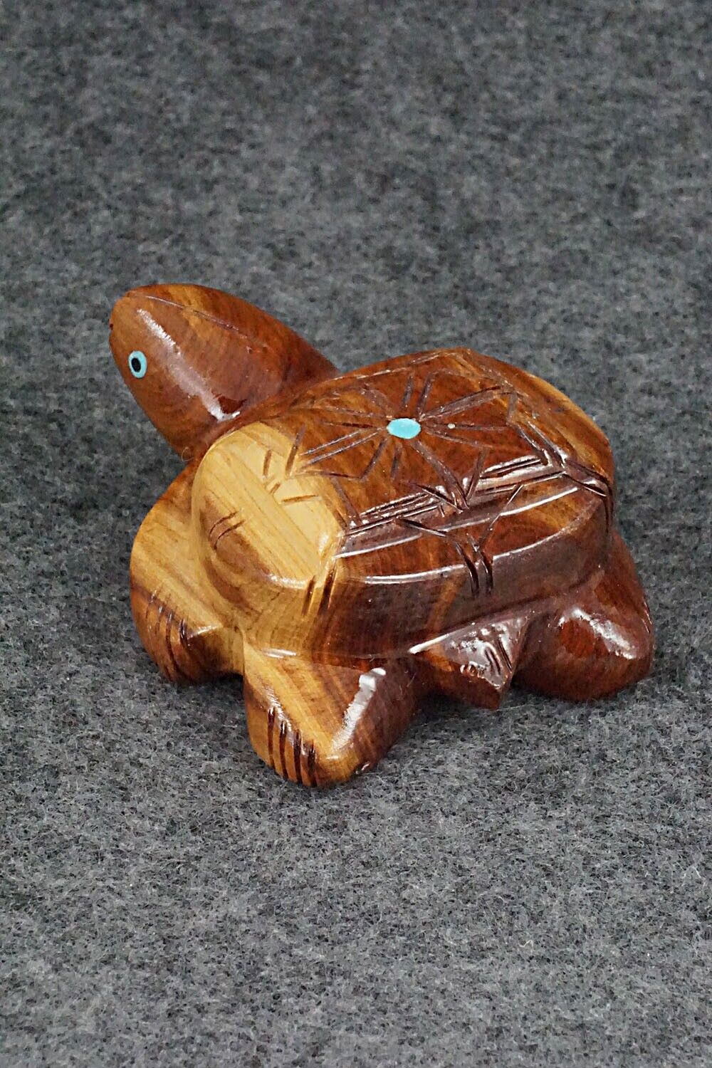 Turtle Zuni Fetish Carving - Louise Ponchuella