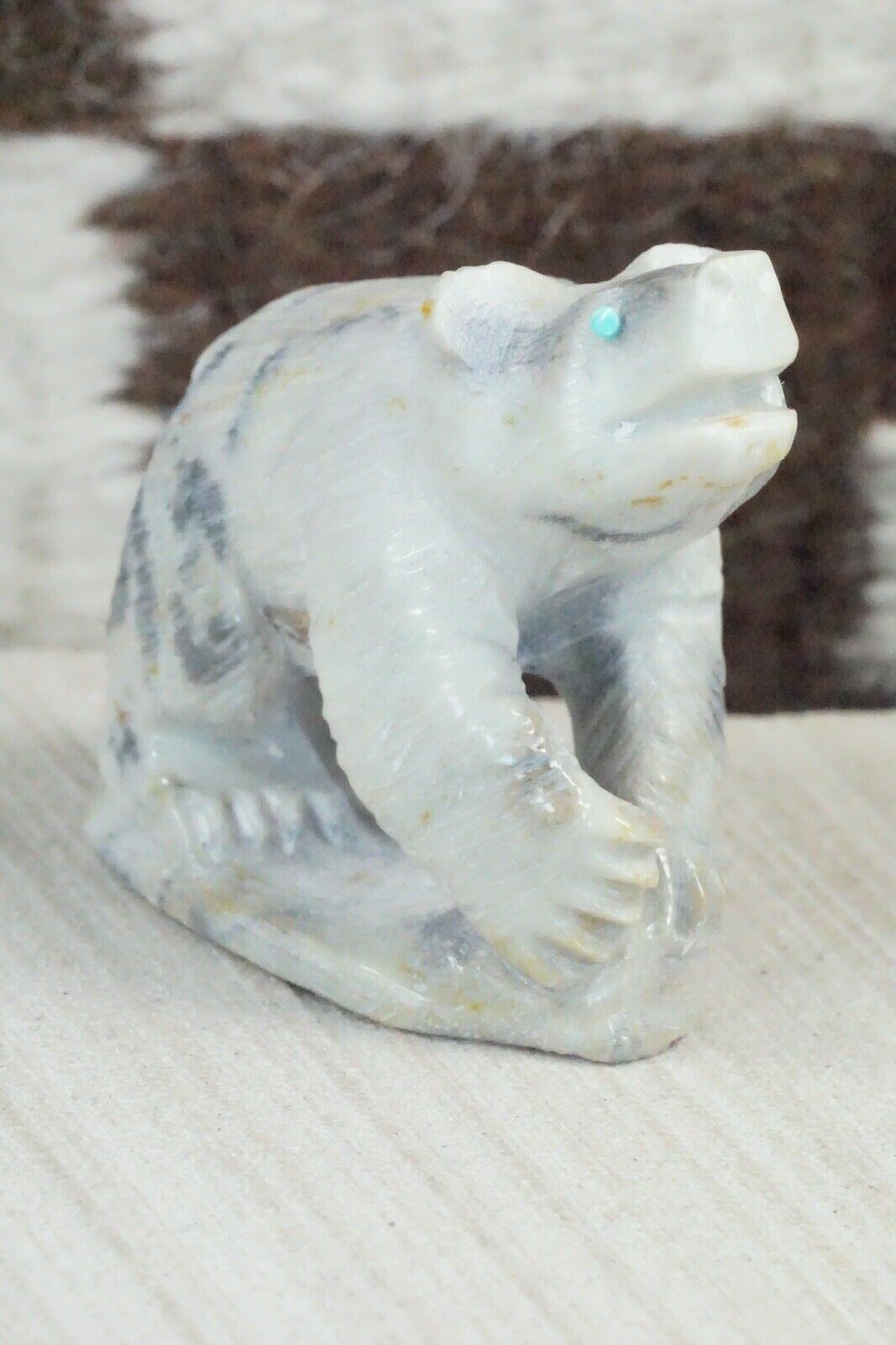 Bear Zuni Fetish Carving - Derrick Kaamasee