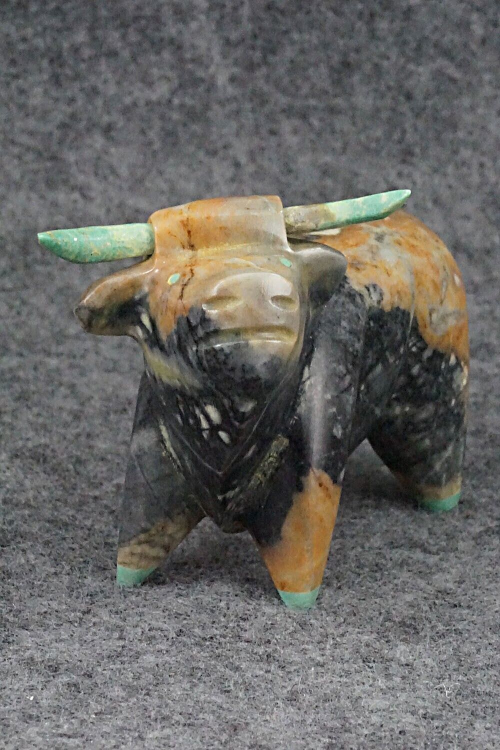 Bull Zuni Fetish Carving - Enrike Leekya