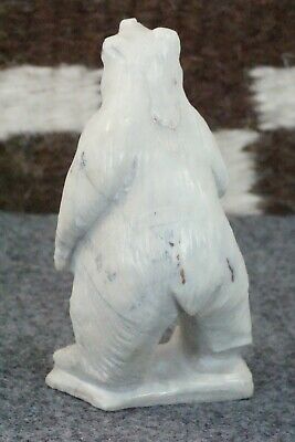 Bear Zuni Fetish Carving - Derrick Kaamasee