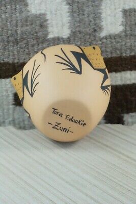 Zuni Pottery - Tara Edaakie