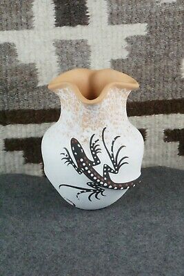 Zuni Pottery - Deldrick & Lorenda Cellicion