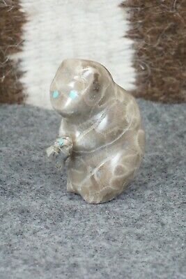 Bear Zuni Fetish Carving - Daphne Quam