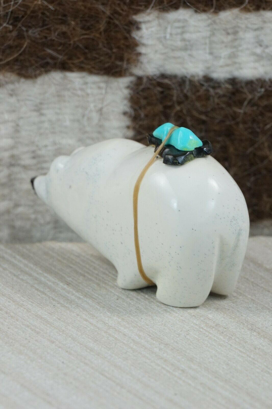 Bear Zuni Fetish Carving - Enrike Leekya