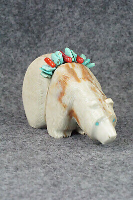 Bear Zuni Fetish Carving - Paulette Quam