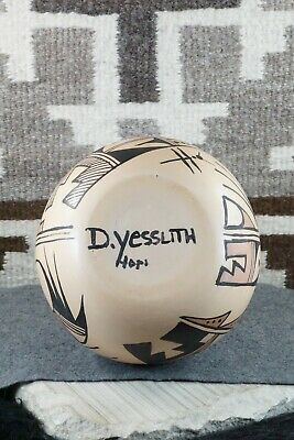 Hopi Pottery - D. Yesslith