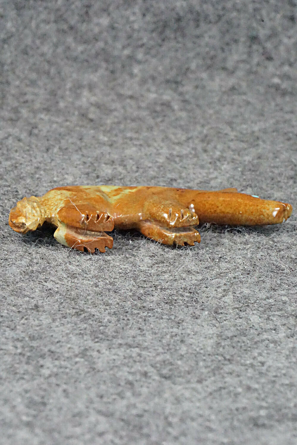 Wolf Zuni Fetish Carving - Andres Quandelacy