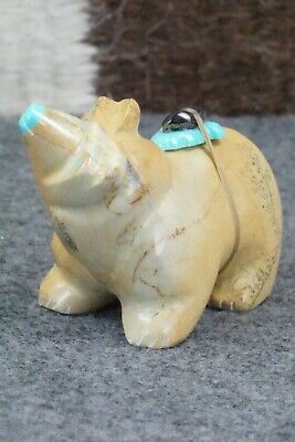 Bear Zuni Fetish Carving - Enrike Leekya
