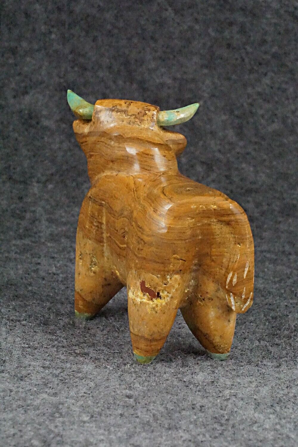 Bull Zuni Fetish Carving - Enrike Leekya