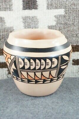 Hopi Pottery - Alta Yesslith