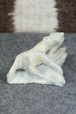 Wolf Zuni Fetish Carving - Calvin Weeka Jr.