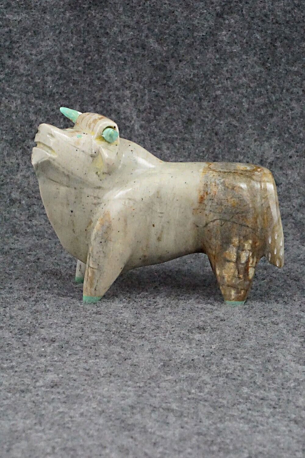 Bull Zuni Fetish Carving - Enrike Leekya