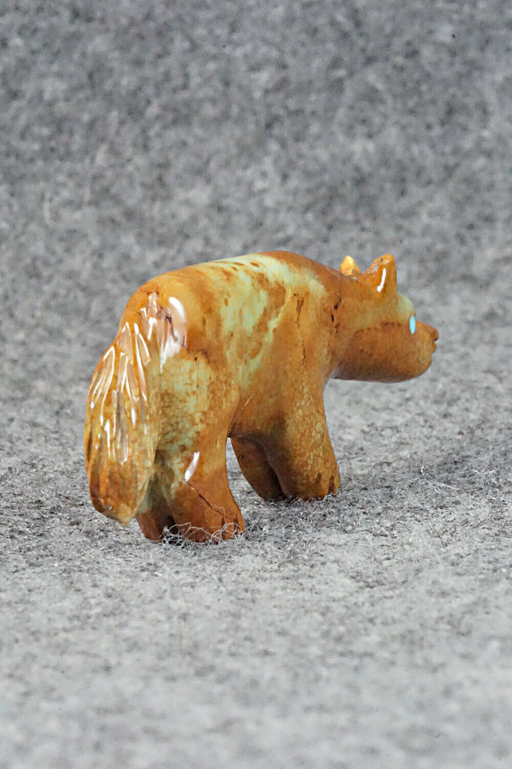 Wolf Zuni Fetish Carving - Andres Quandelacy