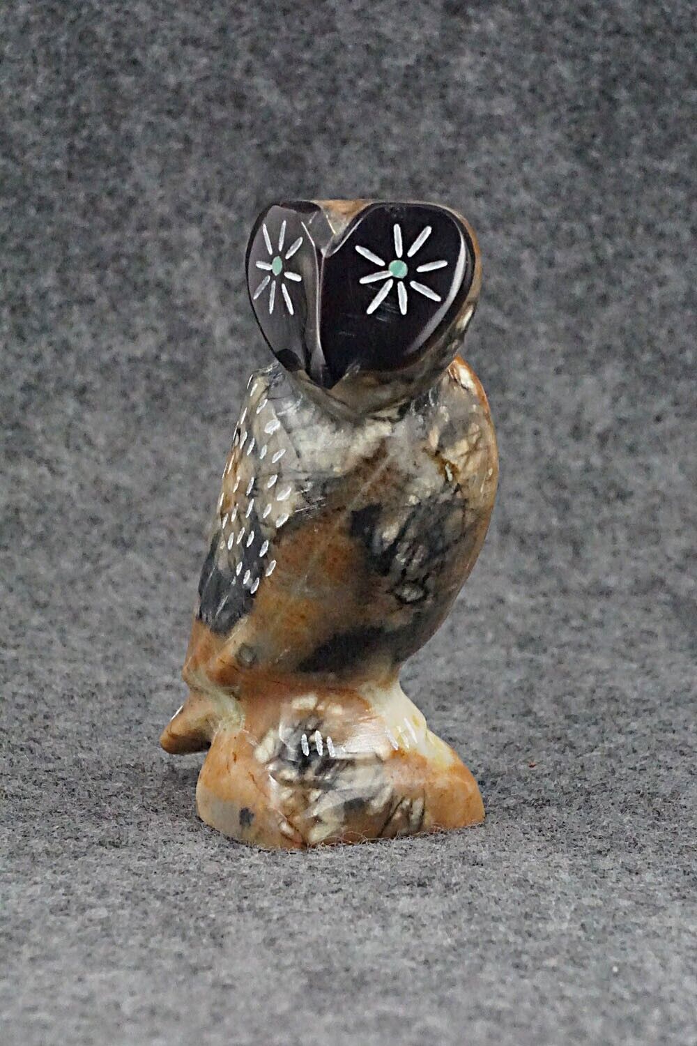 Owl Zuni Fetish Carving - Enrike Leekya