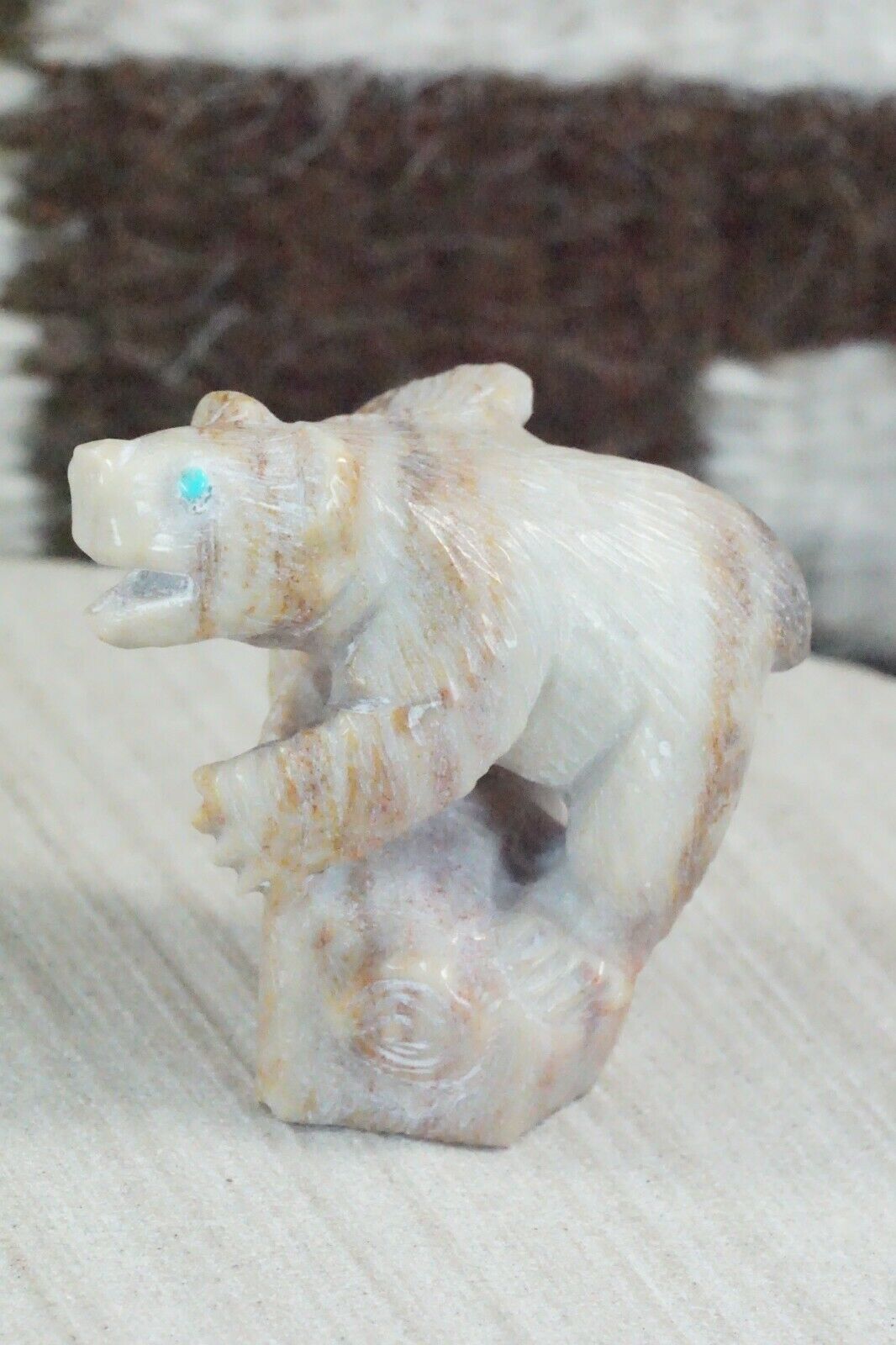 Bear Zuni Fetish Carving - Derrick Kaamasee