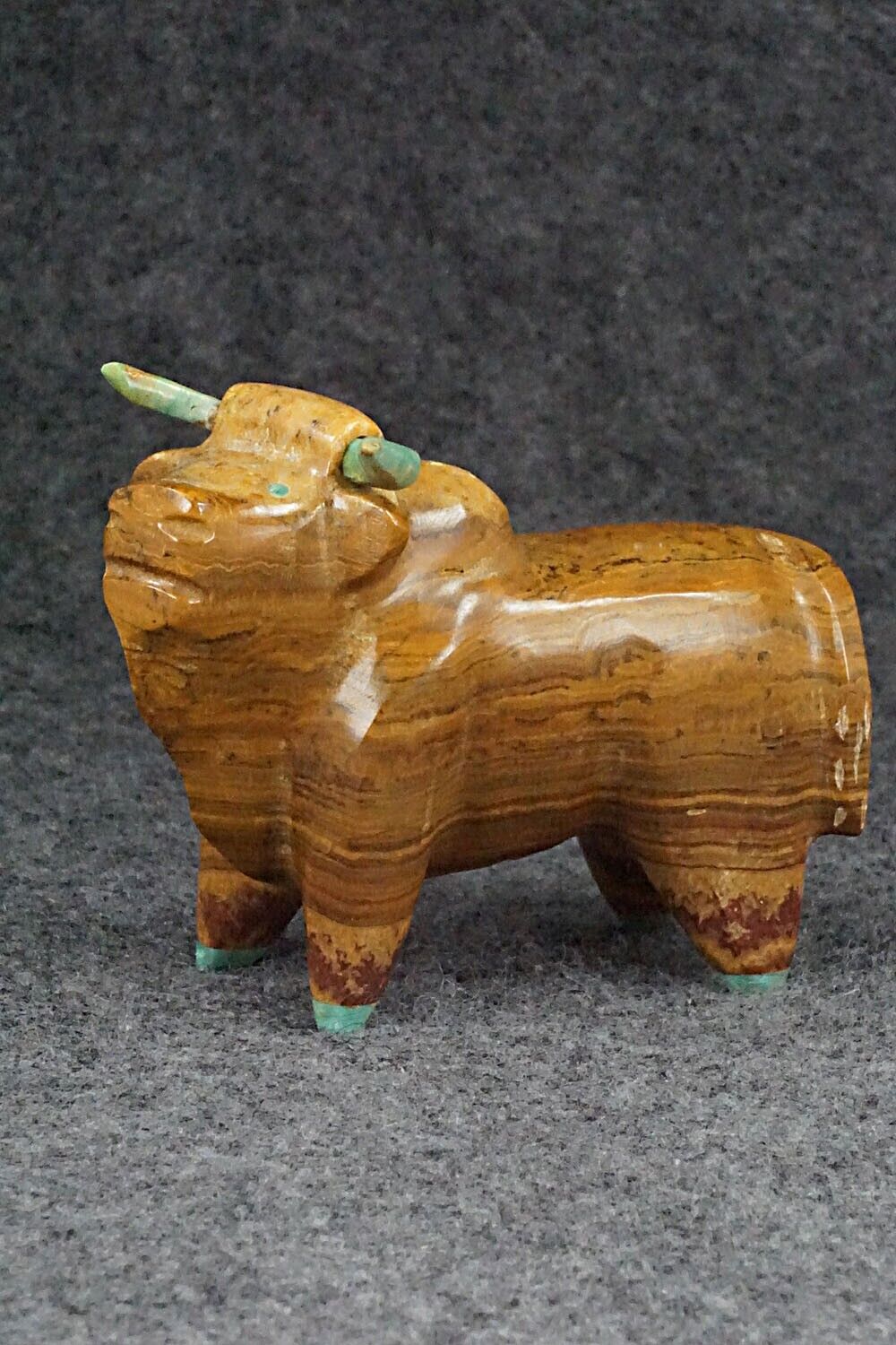 Bull Zuni Fetish Carving - Enrike Leekya