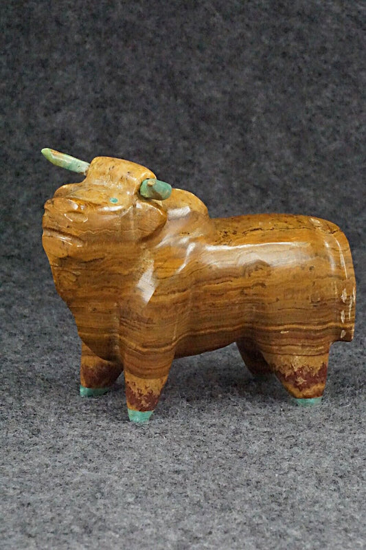 Bull Zuni Fetish Carving - Enrike Leekya