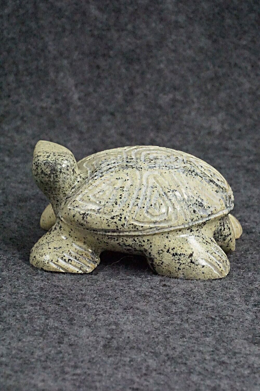 Turtle Zuni Fetish Carving - Nelson Yatsattie