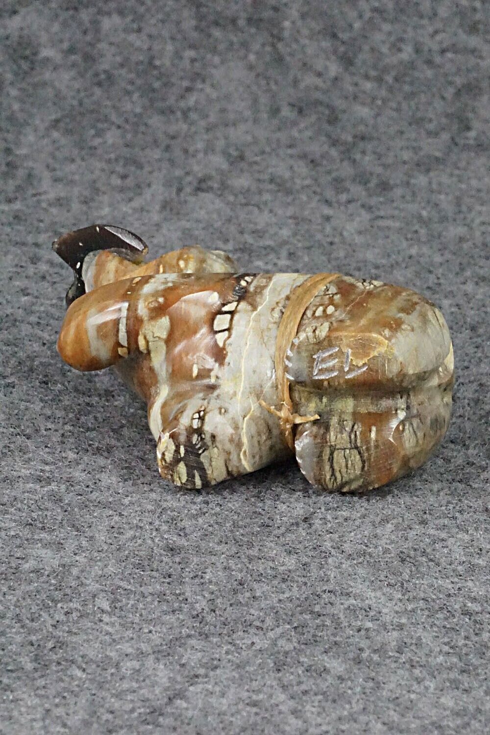 Bear with Fish Zuni Fetish Carving - Enrike Leekya