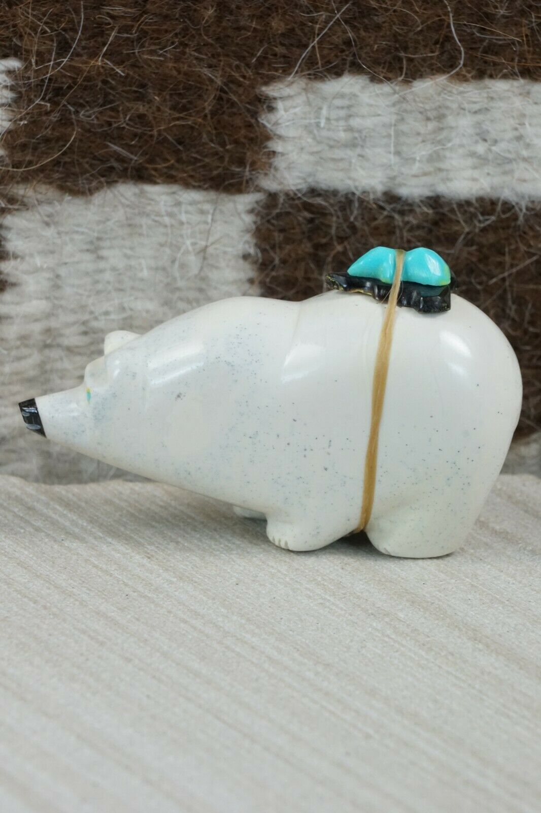 Bear Zuni Fetish Carving - Enrike Leekya