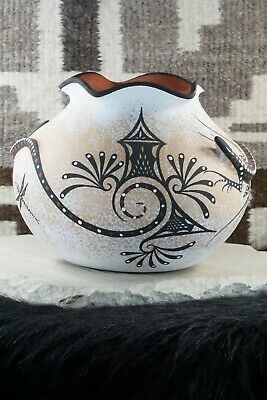 Zuni Pottery - Deldrick Cellicion