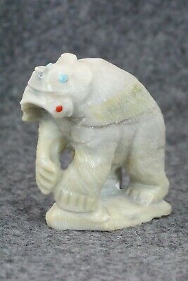 Bear Zuni Fetish Carving - Derrick Kaamasee