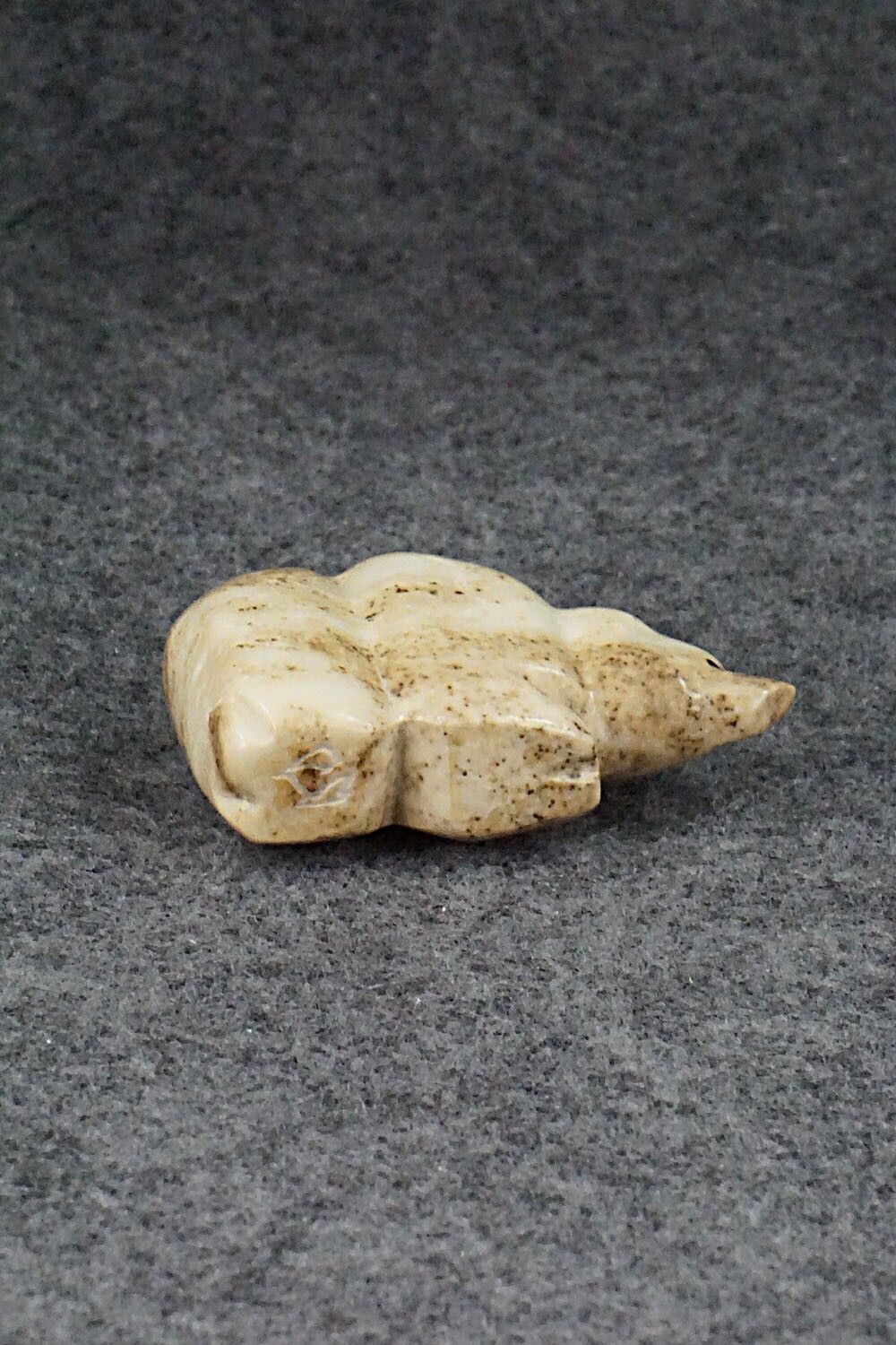 Bear Zuni Fetish Carving - Ed Lementino