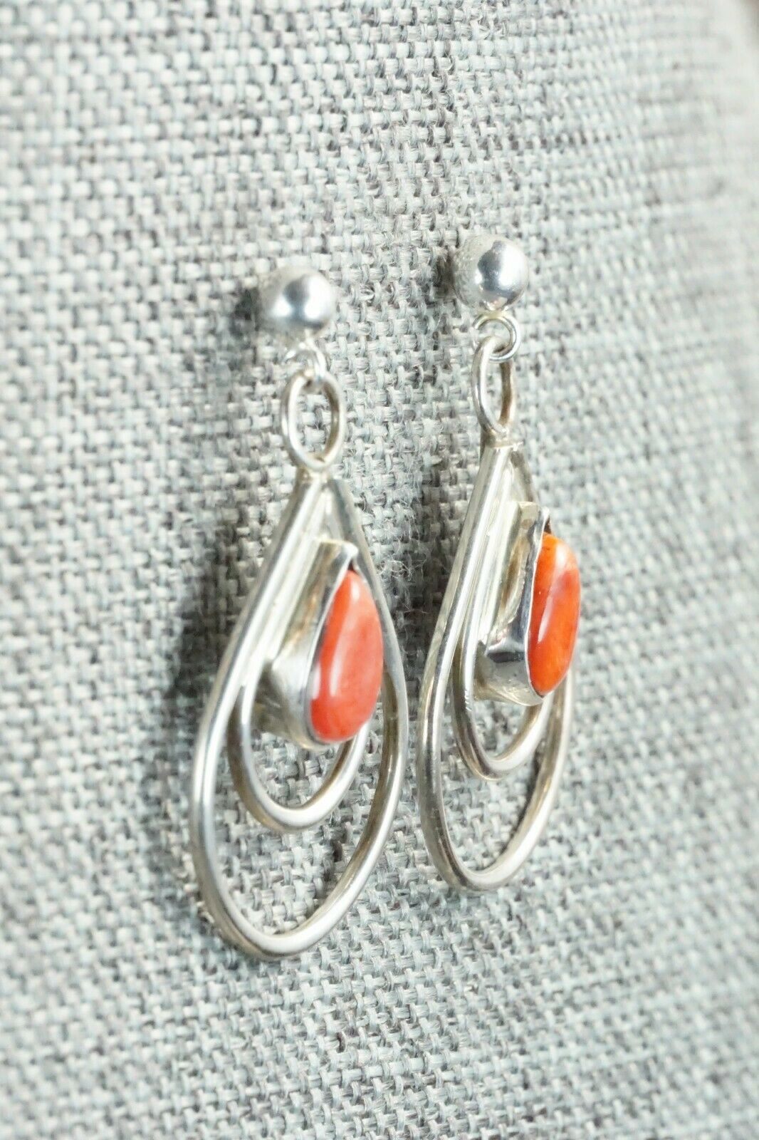 Spiny Oyster & Sterling Silver Pendant and Earrings - Navajo