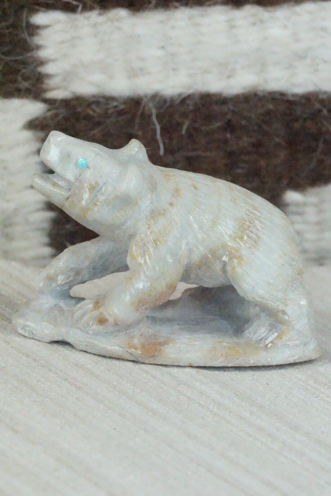Bear Zuni Fetish Carving - Derrick Kaamasee