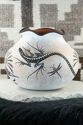 Zuni Pottery - Deldrick Cellicion