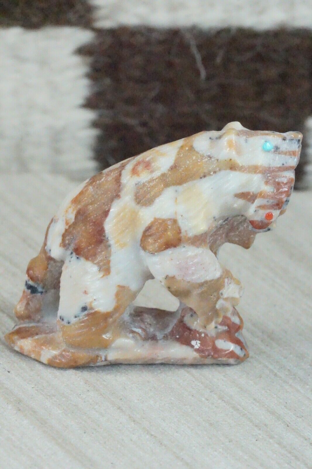 Bear Zuni Fetish Carving - Derrick Kaamasee