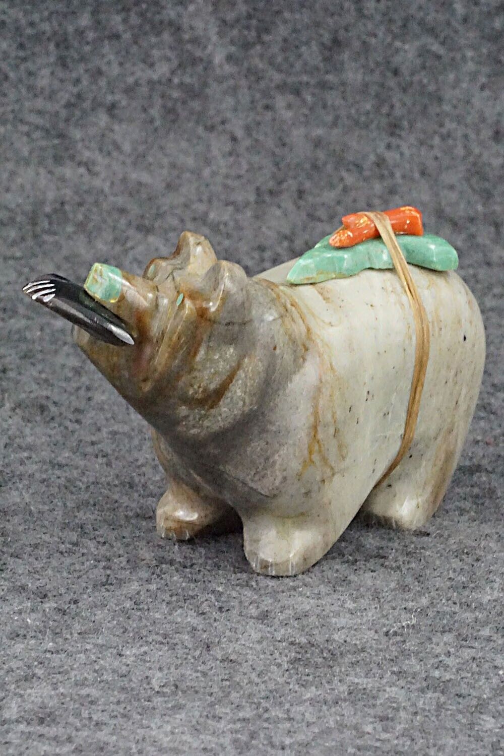 Bear with Fish Zuni Fetish Carving - Enrike Leekya