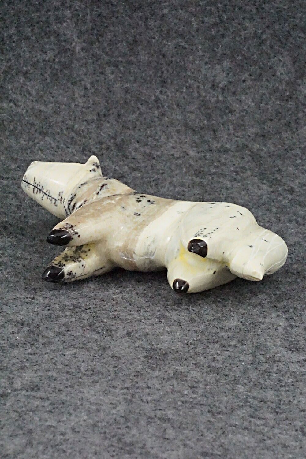 Horse Zuni Fetish Carving - Enrike Leekya