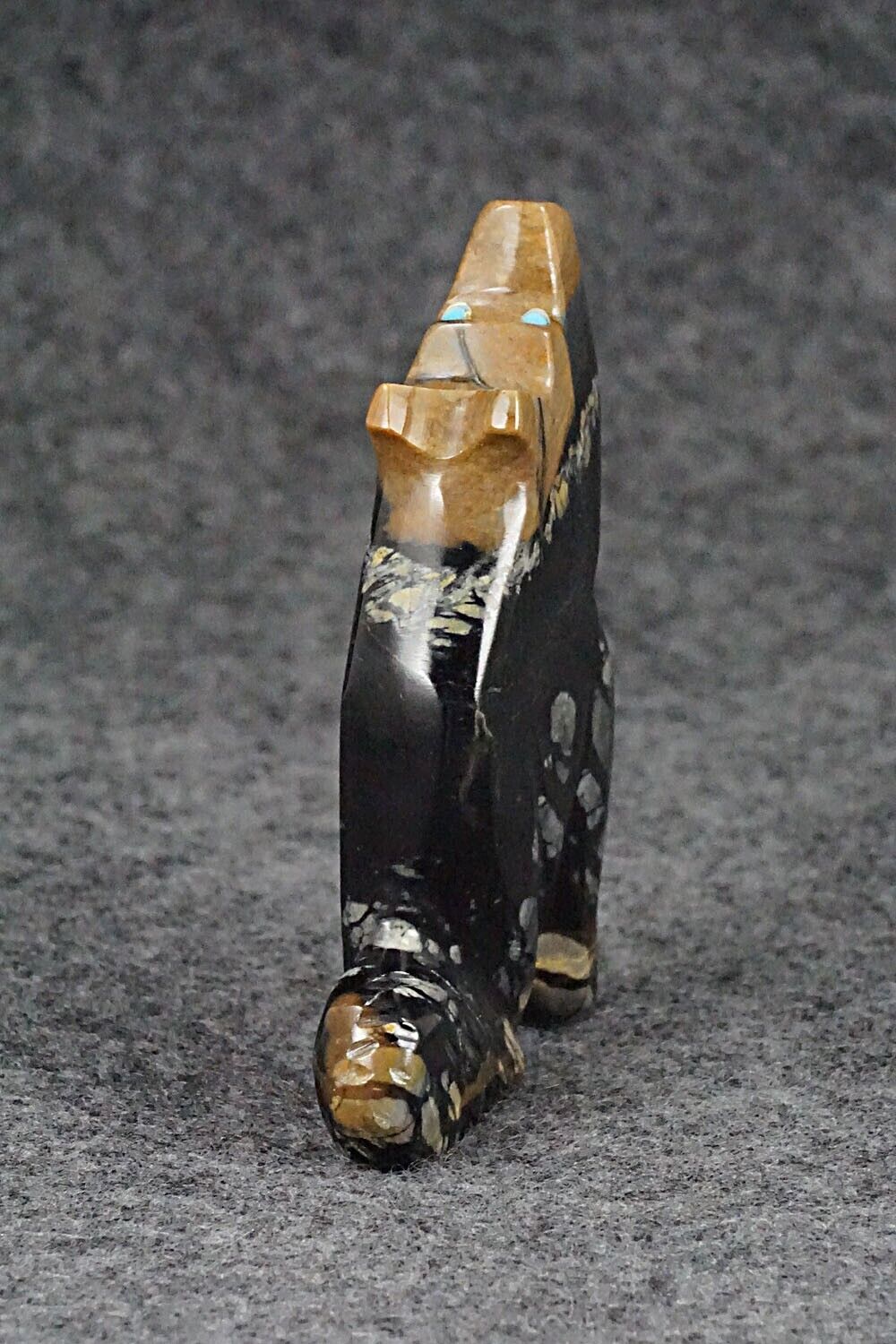 Wolf Zuni Fetish Carving - Rodney Laiwakete