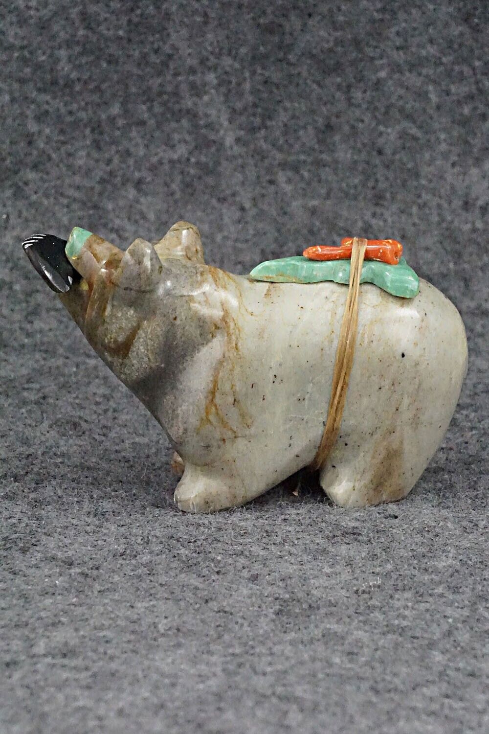 Bear with Fish Zuni Fetish Carving - Enrike Leekya