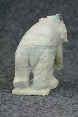 Bear Zuni Fetish Carving - Derrick Kaamasee