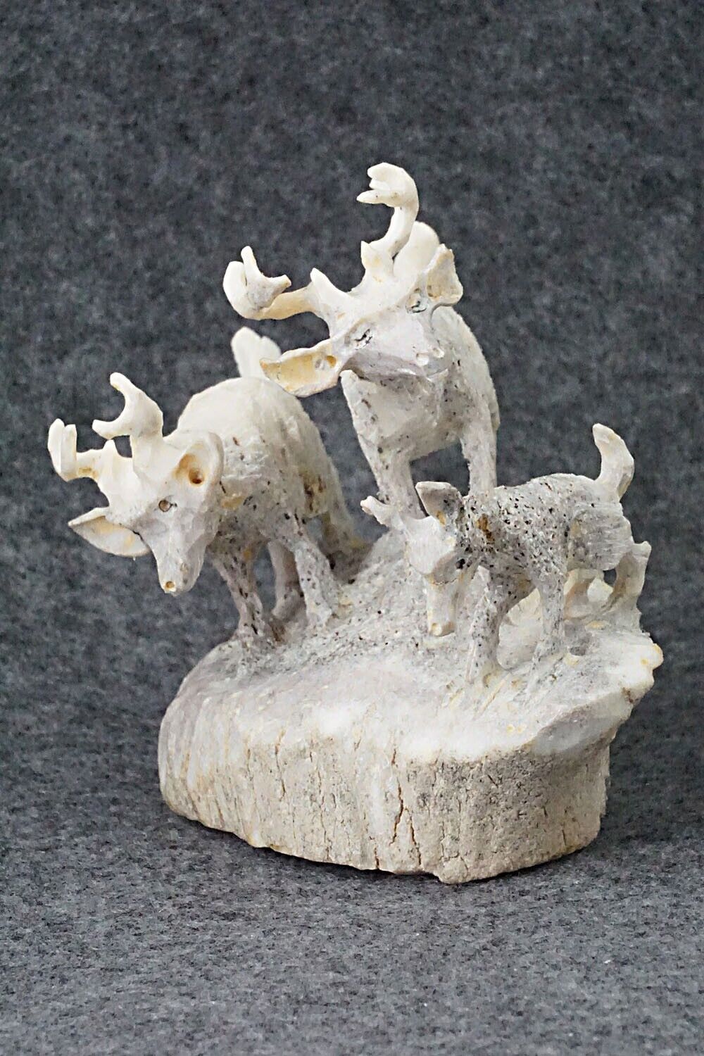 Deer Zuni Fetish Carving - Lewis Malie