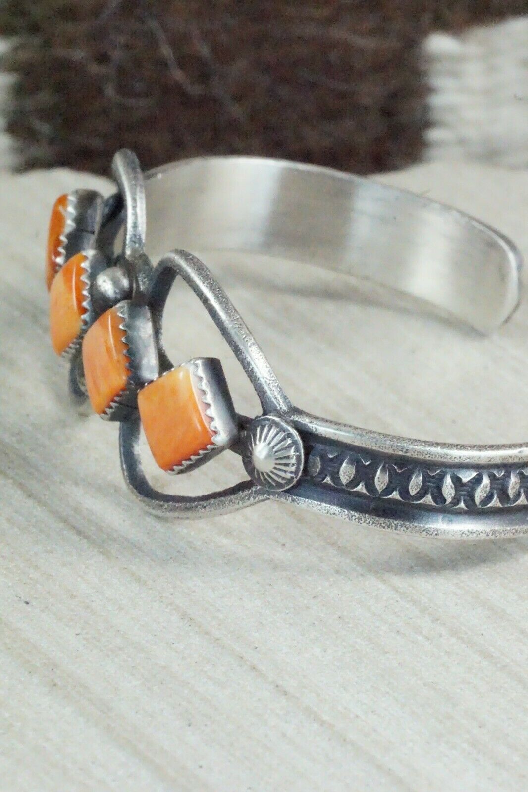 Spiny Oyster and Sterling Silver Bracelet - Eva & Linberg Billah