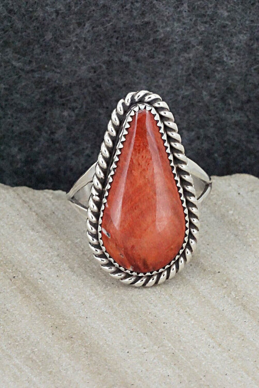 Spiny Oyster & Sterling Silver Ring - Benjamin Martinez - Size 9