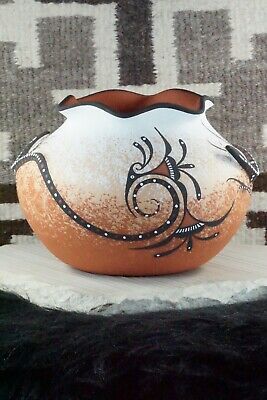 Zuni Pottery - Deldrick Cellicion