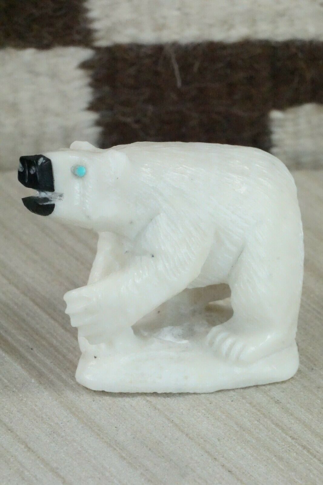 Polar Bear Zuni Fetish Carving - Derrick Kaamasee