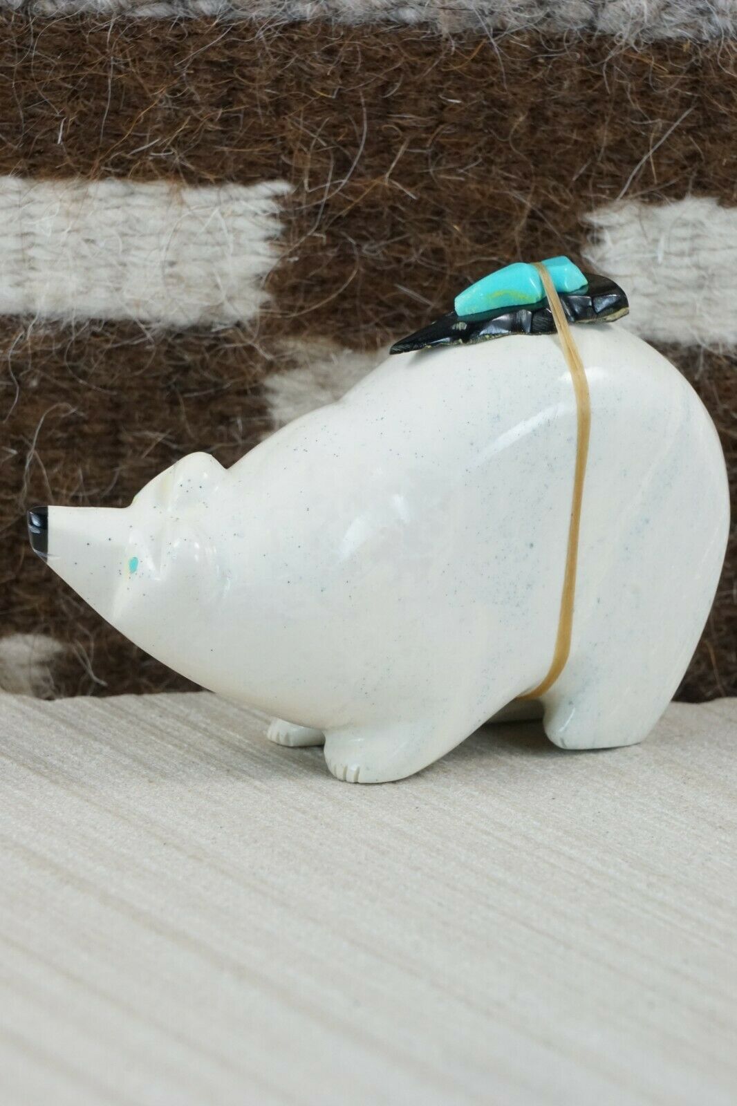 Bear Zuni Fetish Carving - Enrike Leekya