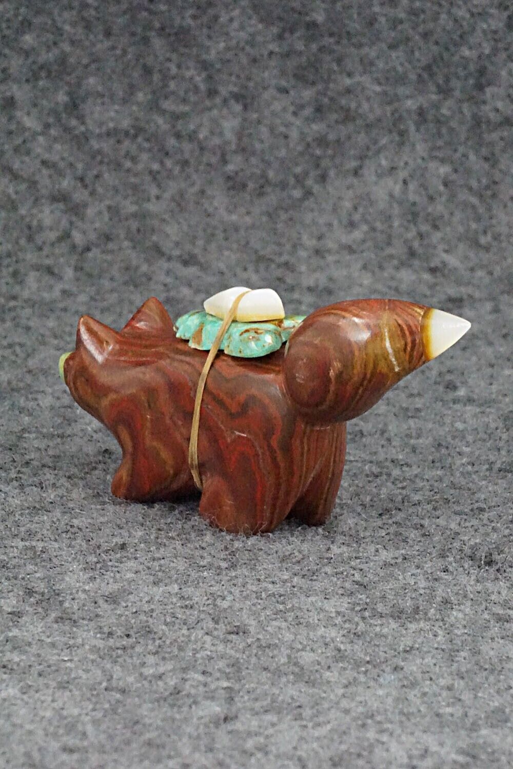 Wolf Zuni Fetish Carving - Enrike Leekya