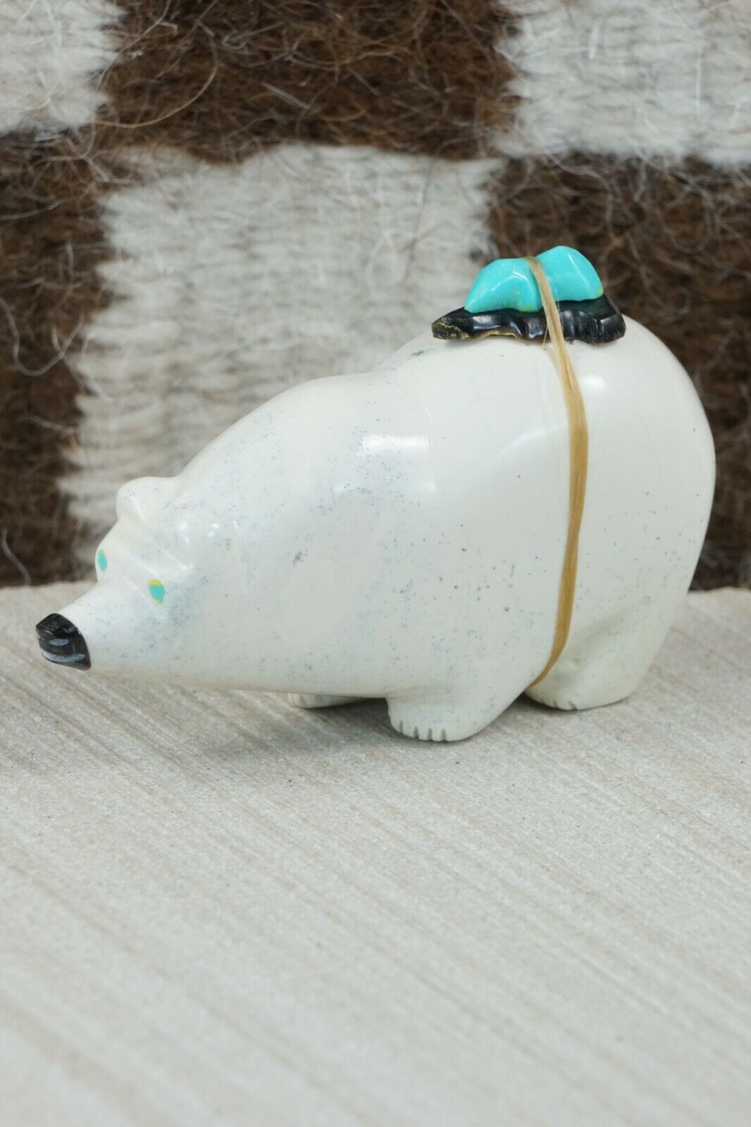 Bear Zuni Fetish Carving - Enrike Leekya