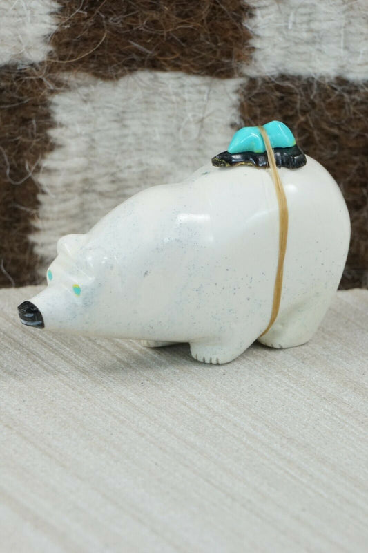 Bear Zuni Fetish Carving - Enrike Leekya