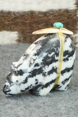Bear Zuni Fetish Carving - Daphne Quam